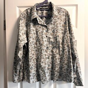 Eddie Bauer button up wrinkle resistant blouse